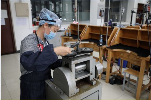 2020年“海河工匠杯”技能大賽珠寶加工賽項于生物與環(huán)境工程學院圓滿舉辦